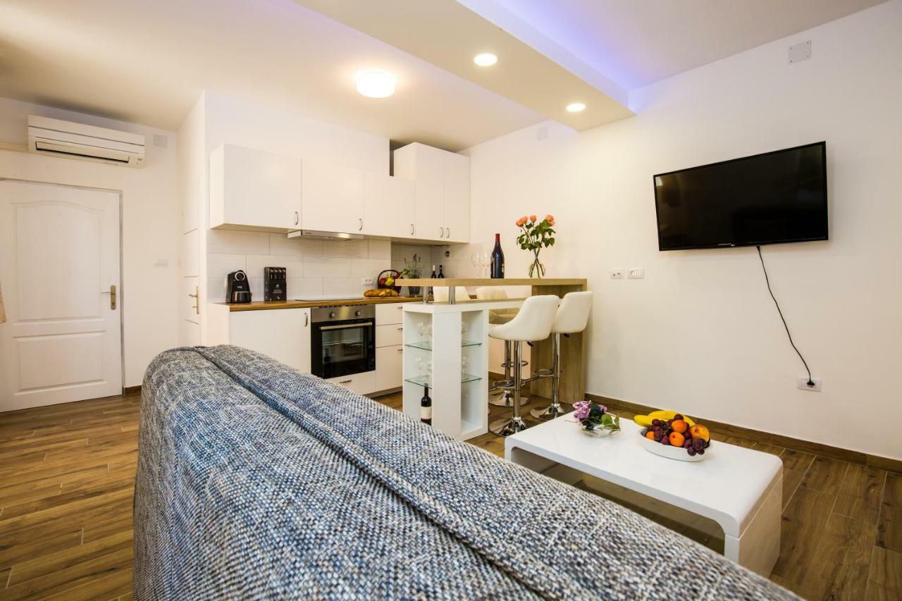 Apartment Castle พูลา ภายนอก รูปภาพ