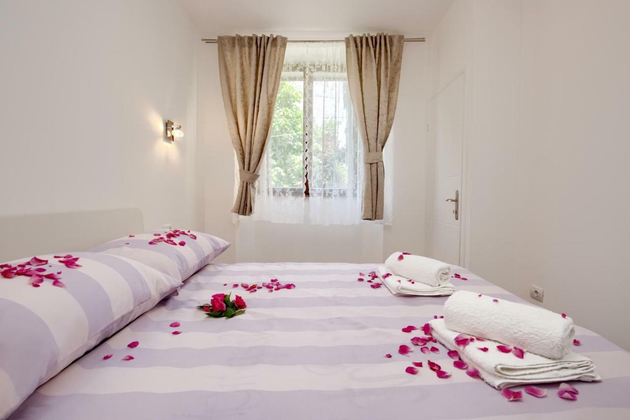 Apartment Castle พูลา ภายนอก รูปภาพ