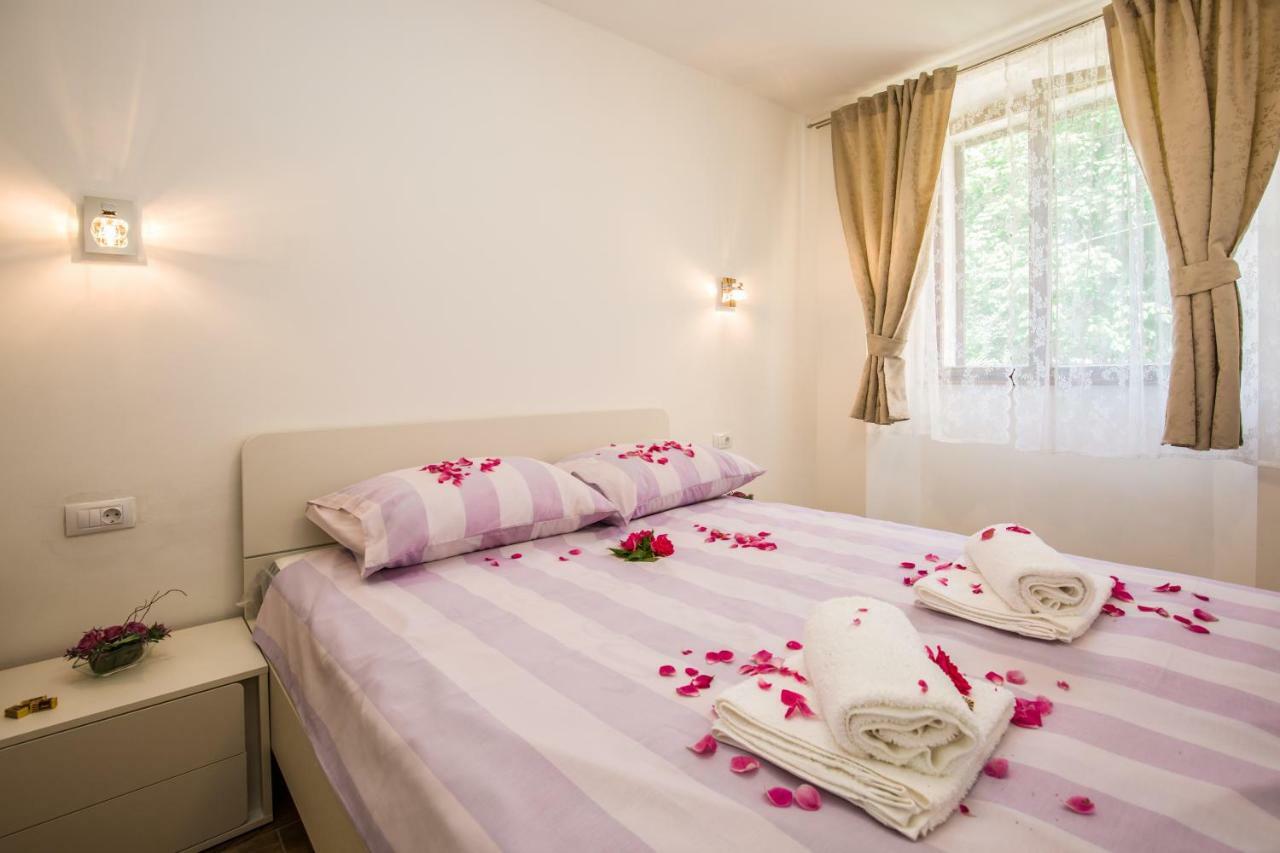 Apartment Castle พูลา ภายนอก รูปภาพ